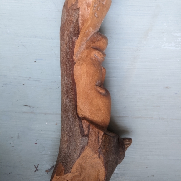 Hand Carved Face in Wood Statue - Picture 14 of 15